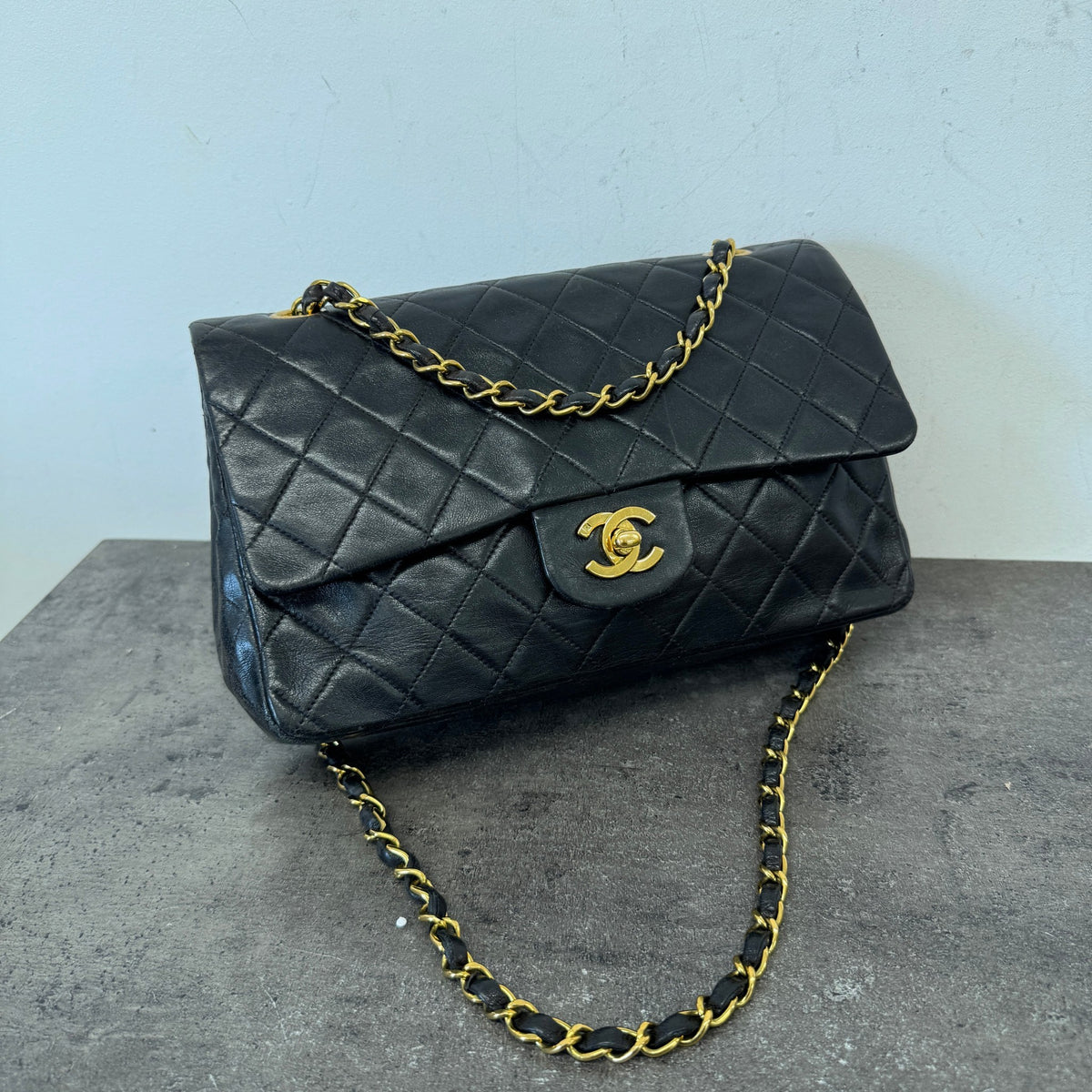 Women's Classic Flap Medium Handbag Black - Photo 15