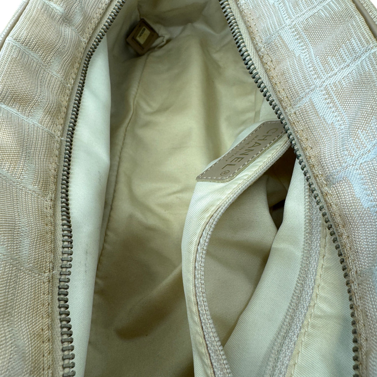 Women's Travel Line Bowler Handbag Beige - Photo 16