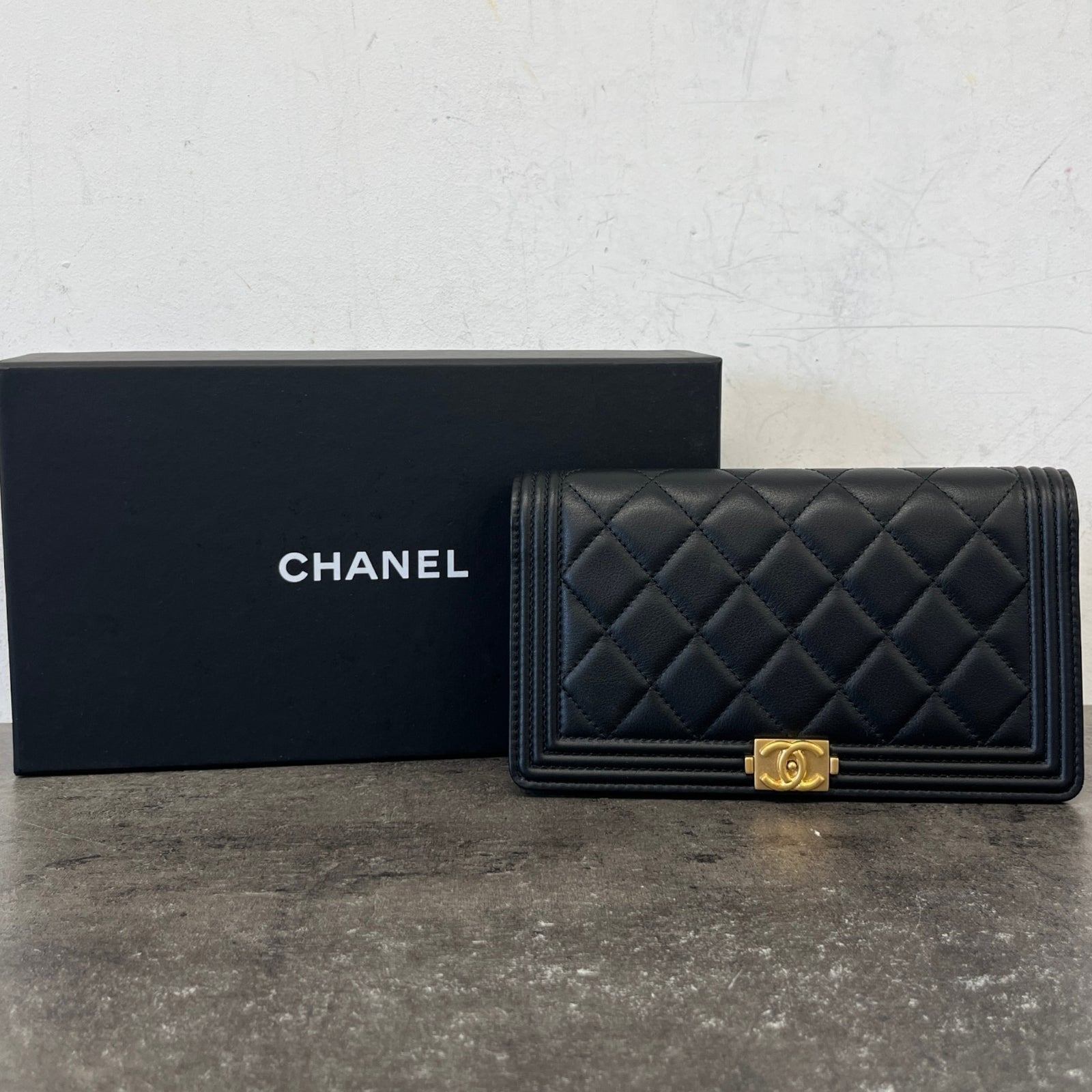 Women's Quilted Caviar Leather Boy Purse Black - Photo 12