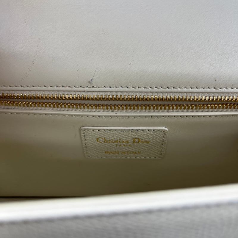 Women's 30 Montaigne Handbag Cream
