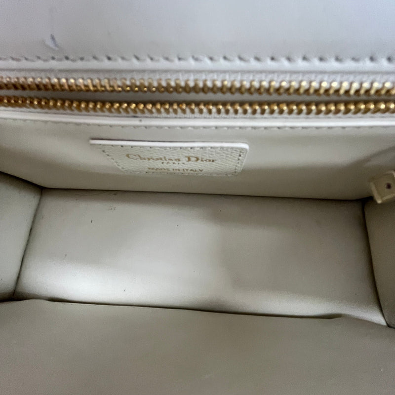 Women's 30 Montaigne Handbag Cream