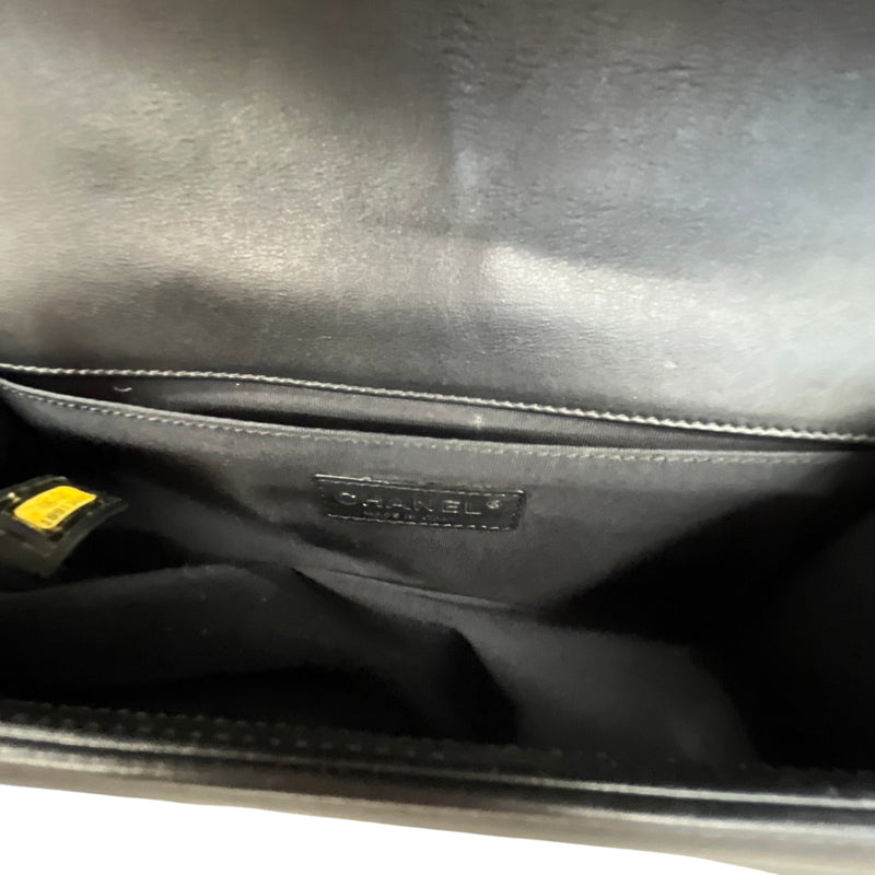 Women's Chevron Quilted Old Medium Boy Flap Bag Black