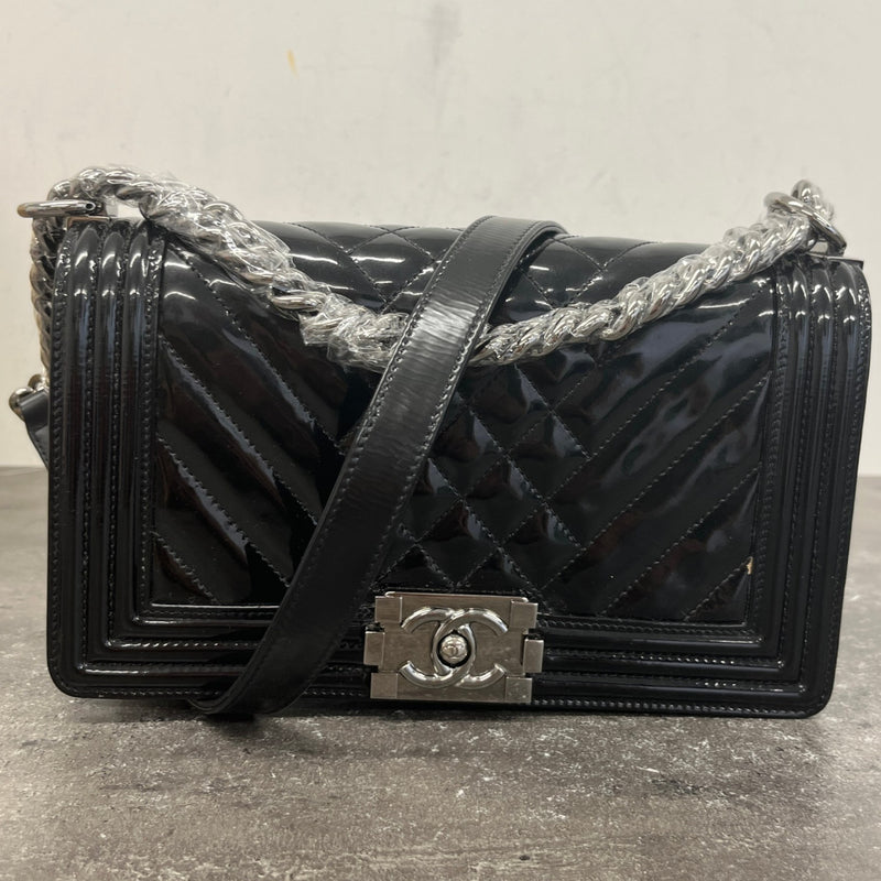 Women's Chevron Quilted Old Medium Boy Flap Bag Black