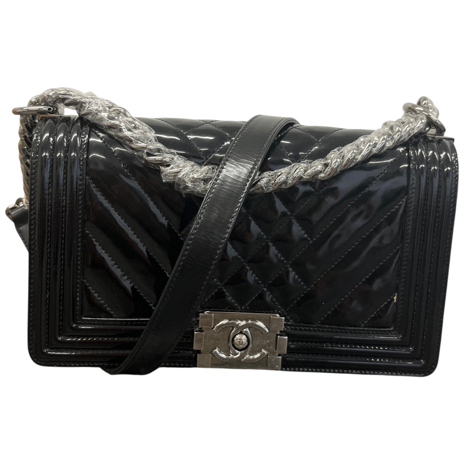 Women's Chevron Quilted Old Medium Boy Flap Bag Black - Photo 1