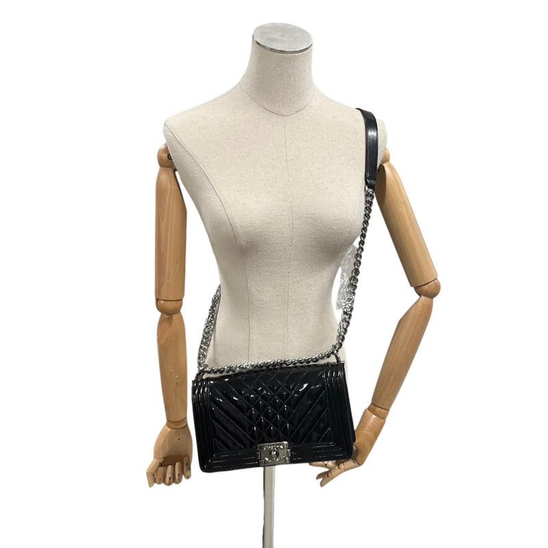 Women's Chevron Quilted Old Medium Boy Flap Bag Black