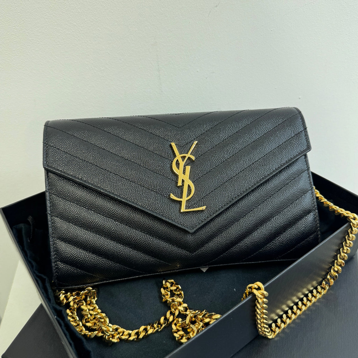 Women's Matelassé Envelope Wallet Crossbody Bag Black - Photo 9