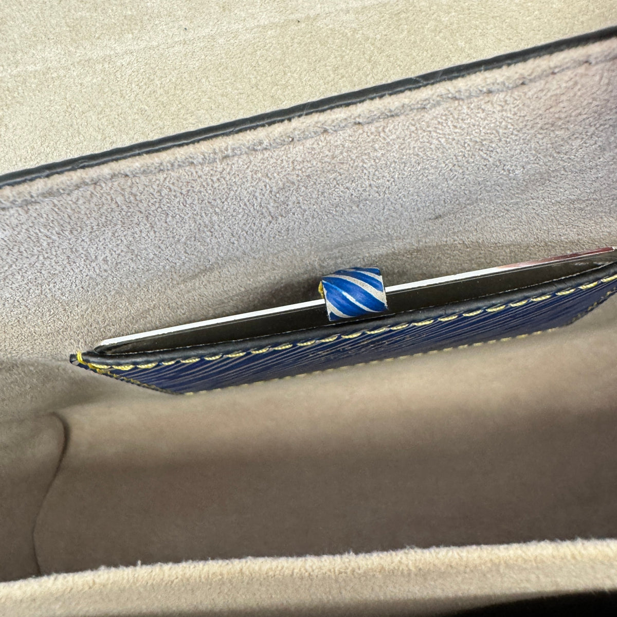 Women's Epi Twist MM Medium Handbag Blue - Photo 11