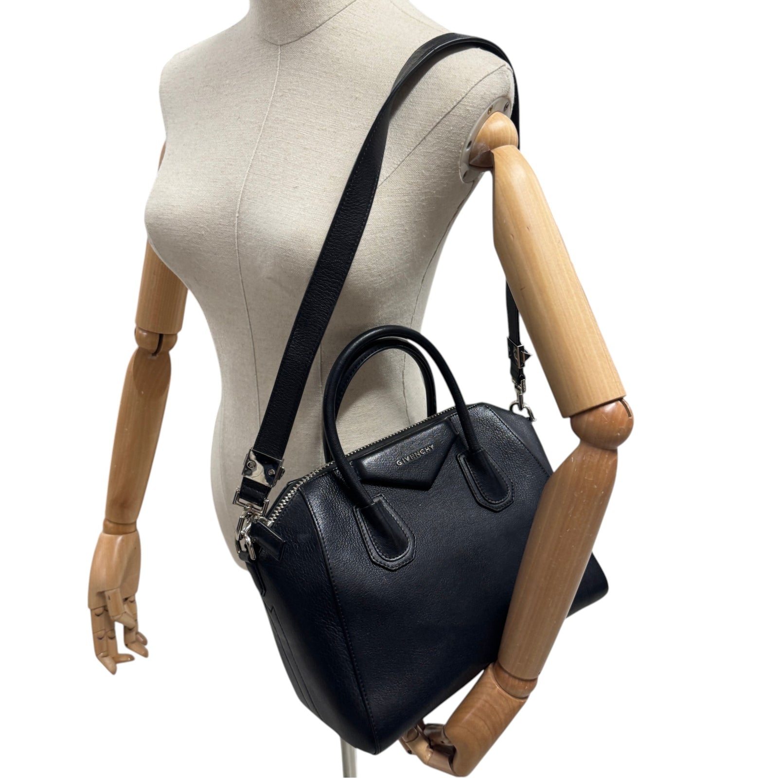 Women's Small Antigona Handbag Black - Photo 2