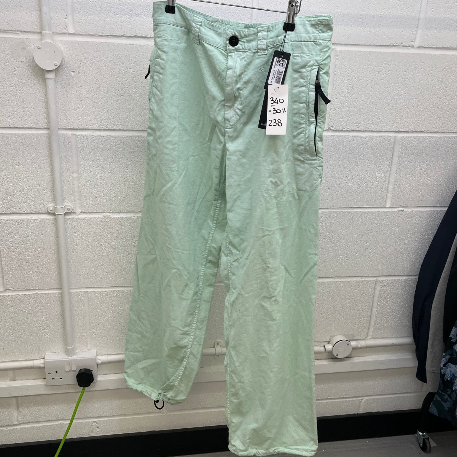 Men's Logo Print Cargos Green Size Waist 30" - Photo 10