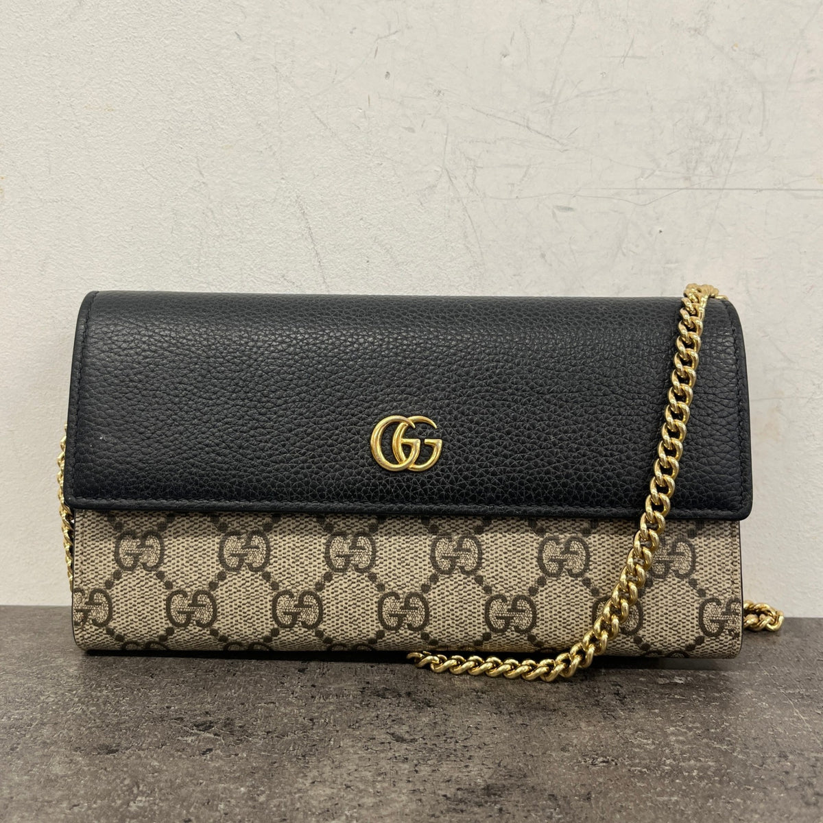 Women's GG Marmont wallet on chain Handbag Black - Photo 9
