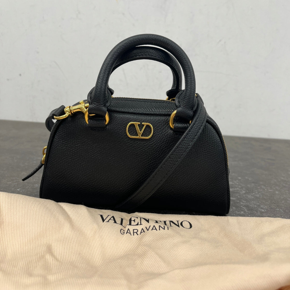 Women's Mini VLogo Signature Bowling Handbag Black - Photo 11