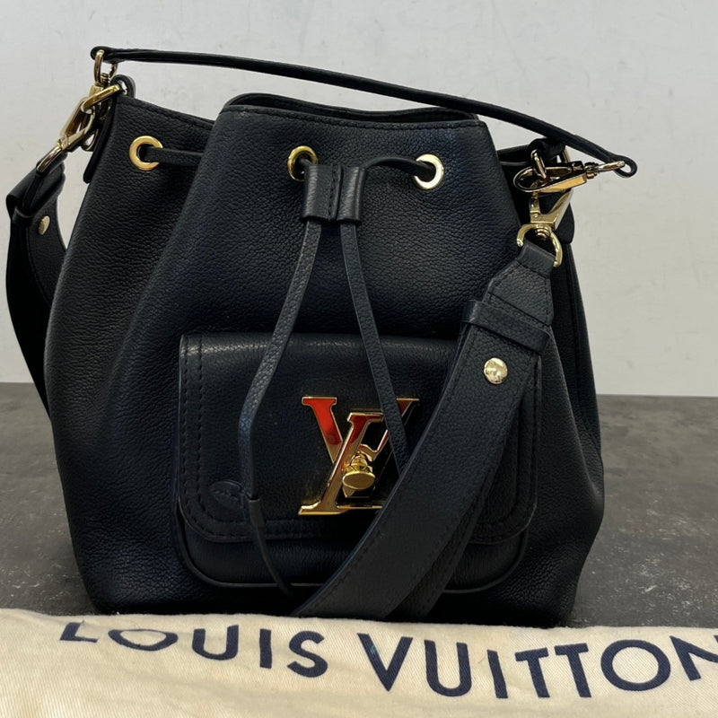 Women's Lockme Bucket Bag Black