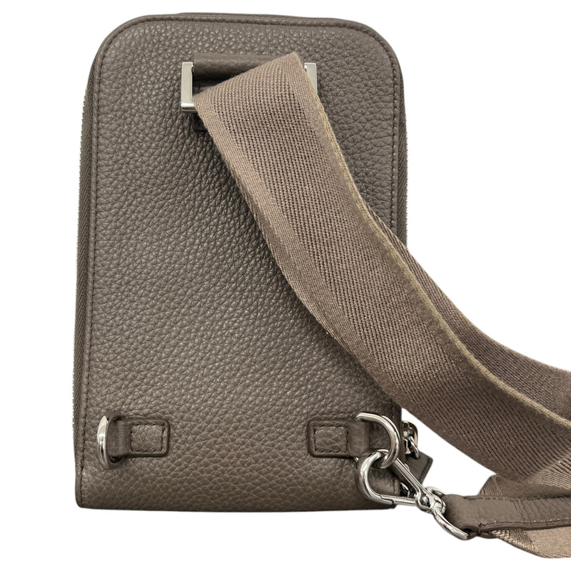 Women's Plaque Logo Vitello Daino Sling Crossbody Bag Grey