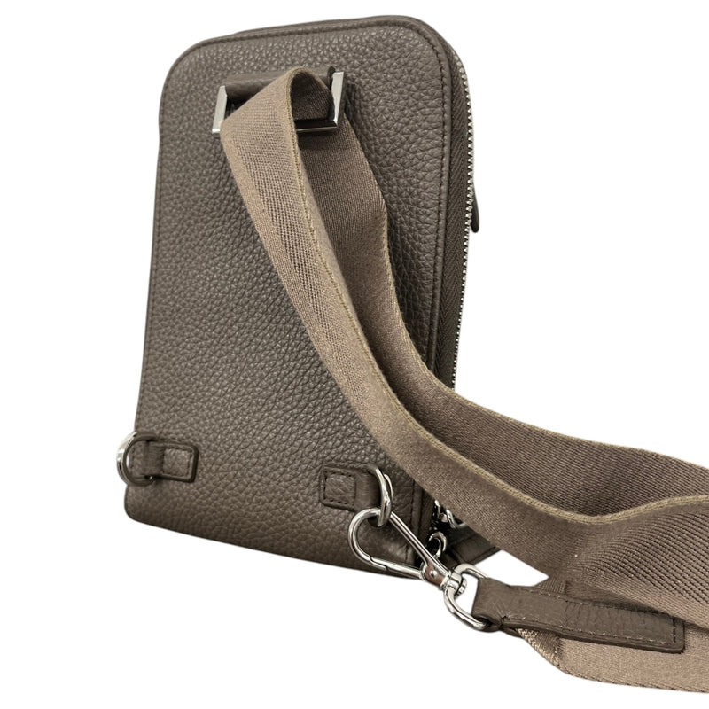 Women's Plaque Logo Vitello Daino Sling Crossbody Bag Grey