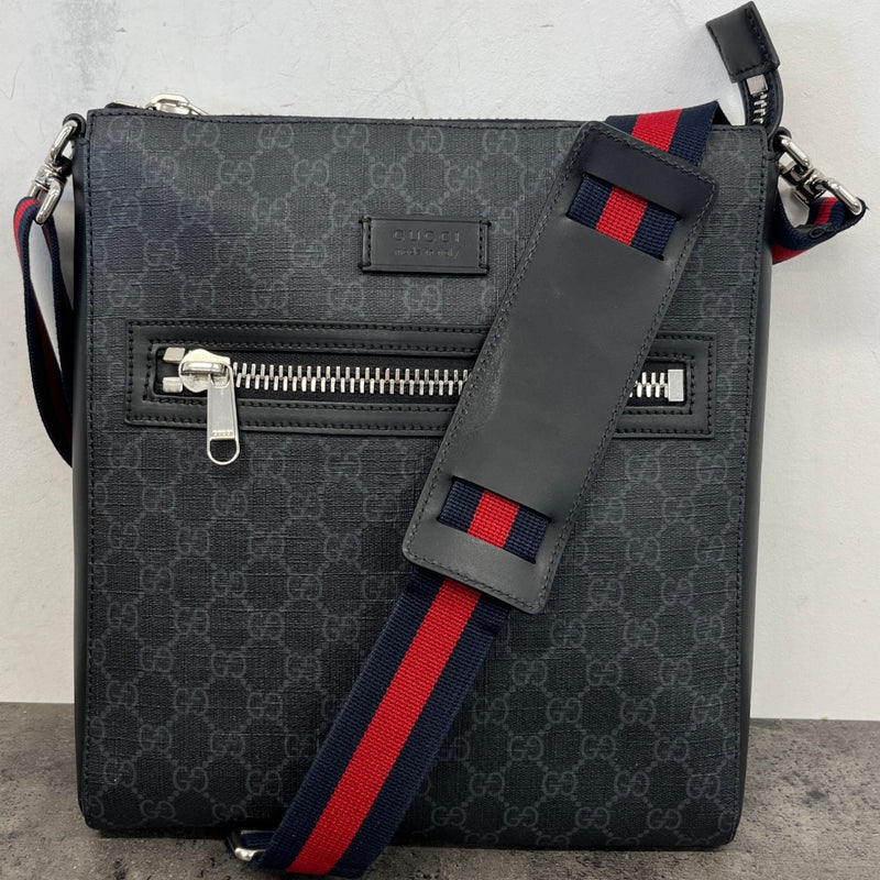 Men's Gg Supreme Messenger Bag Black