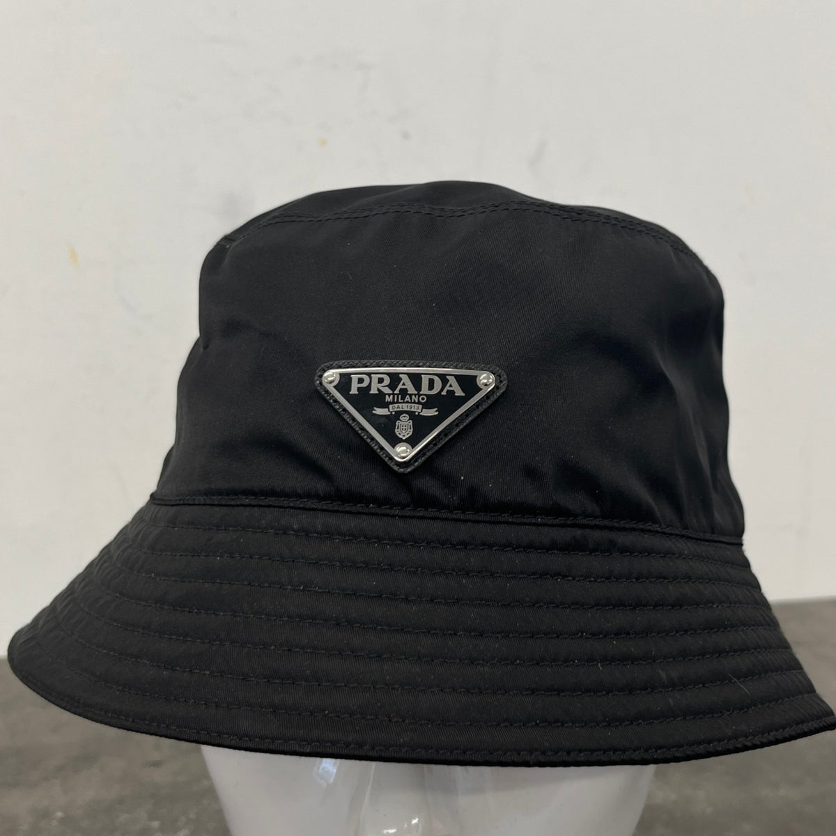 Women's Re-Nylon Plaque Logo Bucket Hat Black Size S - Photo 9