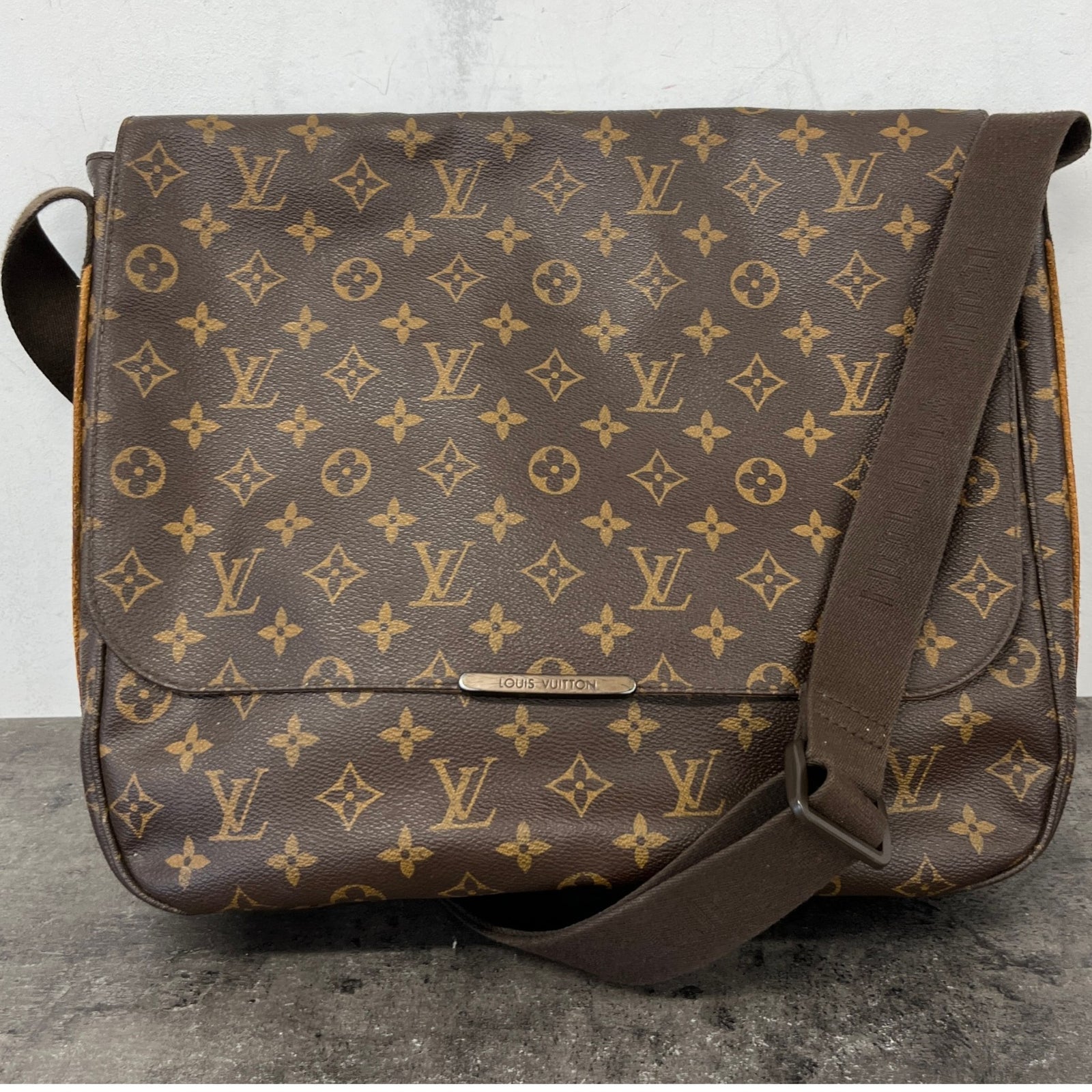 Men's Monogram Beaubourg Mm Messenger Bag Brown - Photo 11