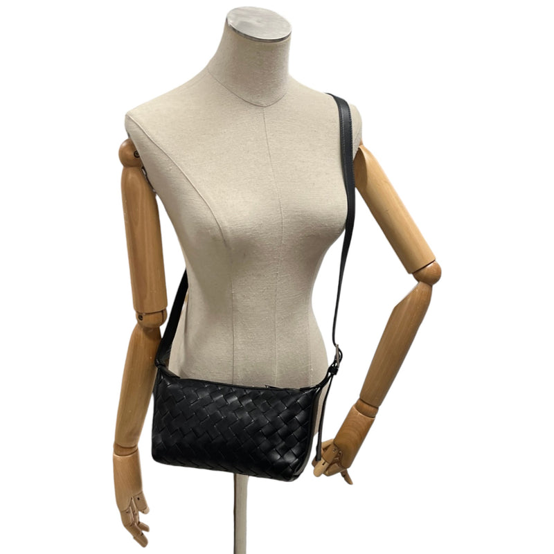 Women's Intrecciato Traveler Phone Pouch Bag Black