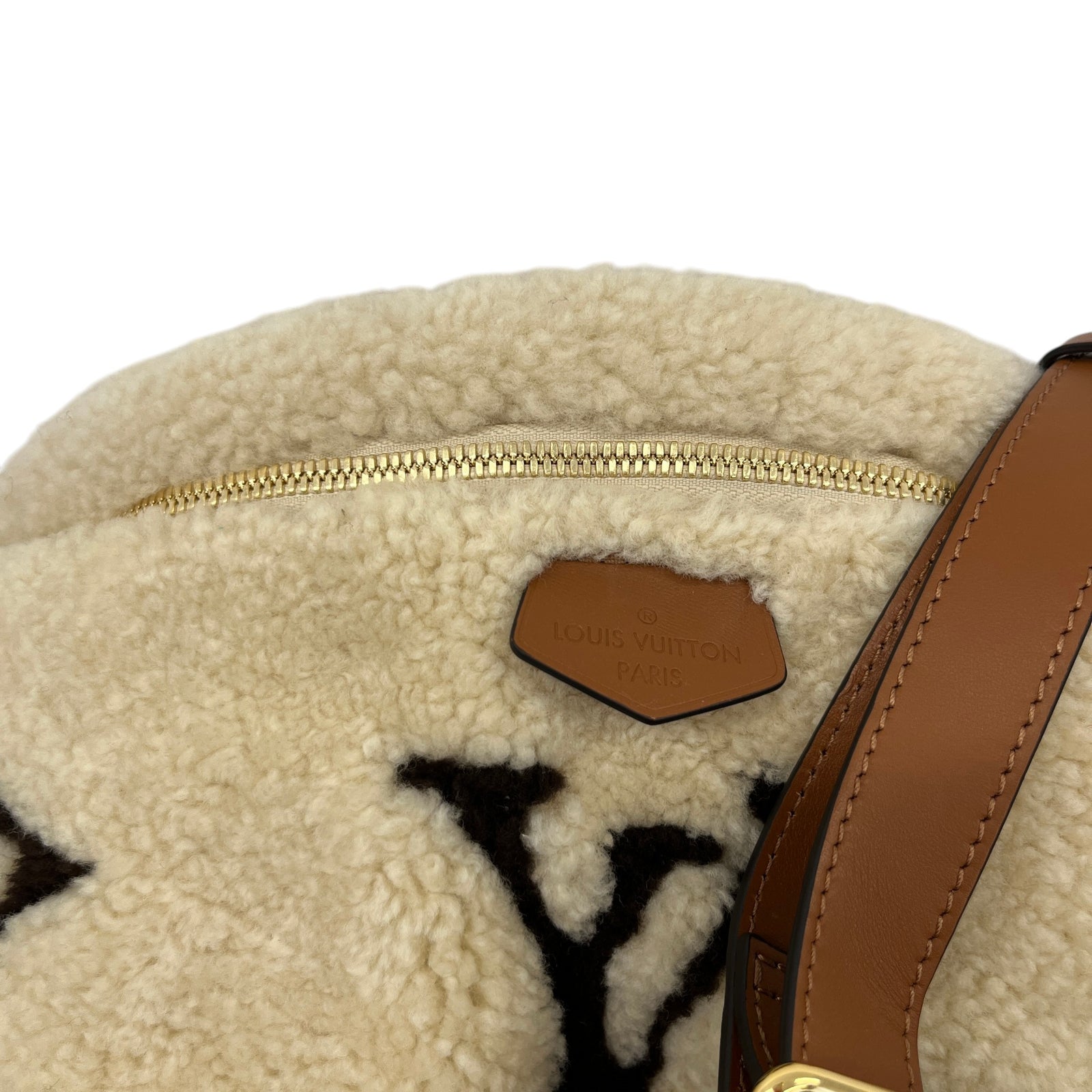 Women's Monogram Teddy Shearling Ski Belt Bag Cream - Photo 10