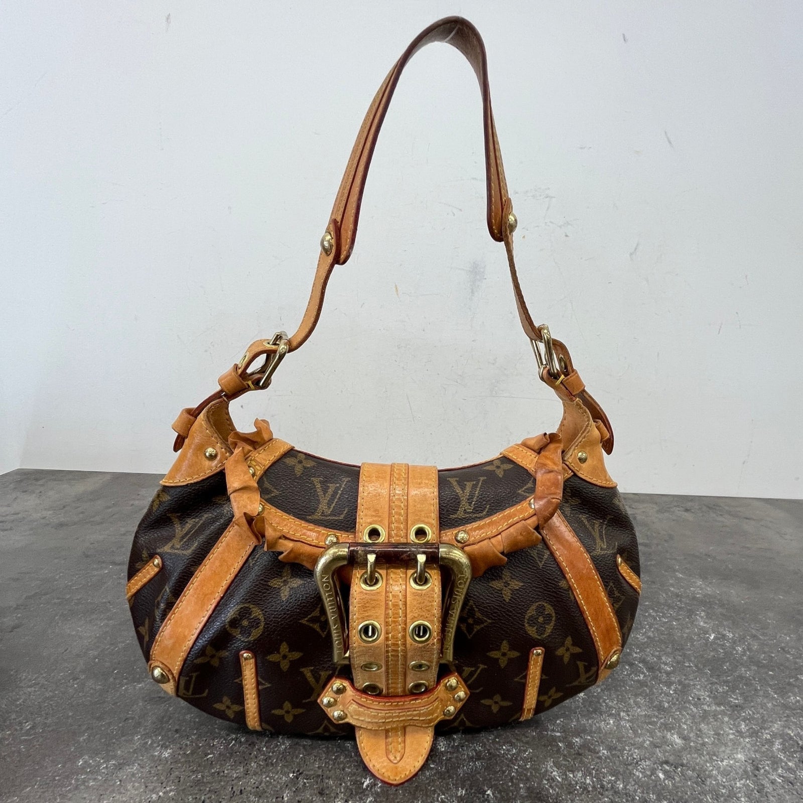 Women's Monogram Leonor Shoulder Bag Brown - Photo 13