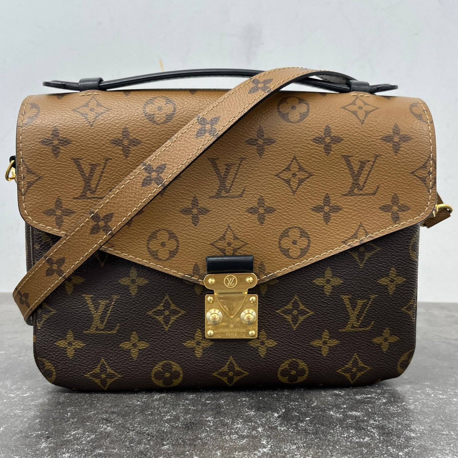 Women's Monogram Pochette Métis Handbag Brown - Photo 12