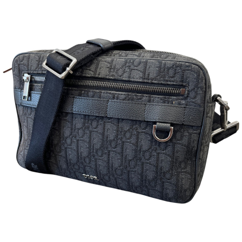 Men's Oblique Safari Messenger Bag Black