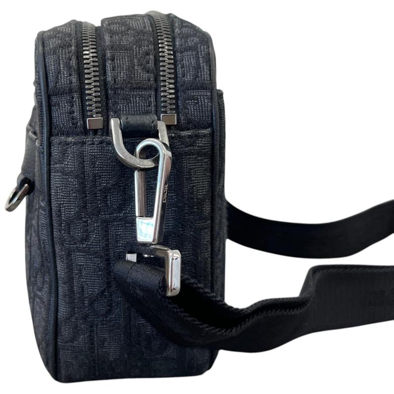 Men's Oblique Safari Messenger Bag Black