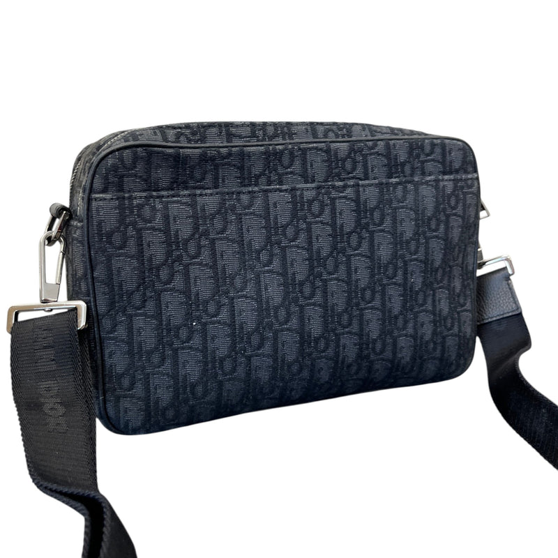Men's Oblique Safari Messenger Bag Black