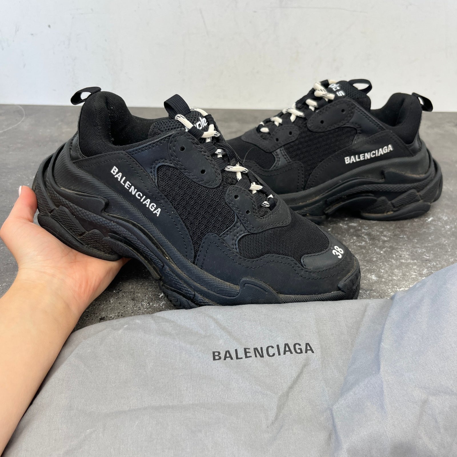 Women's Triple S Low Trainers Black Size EU 38 / UK 5 - Photo 12