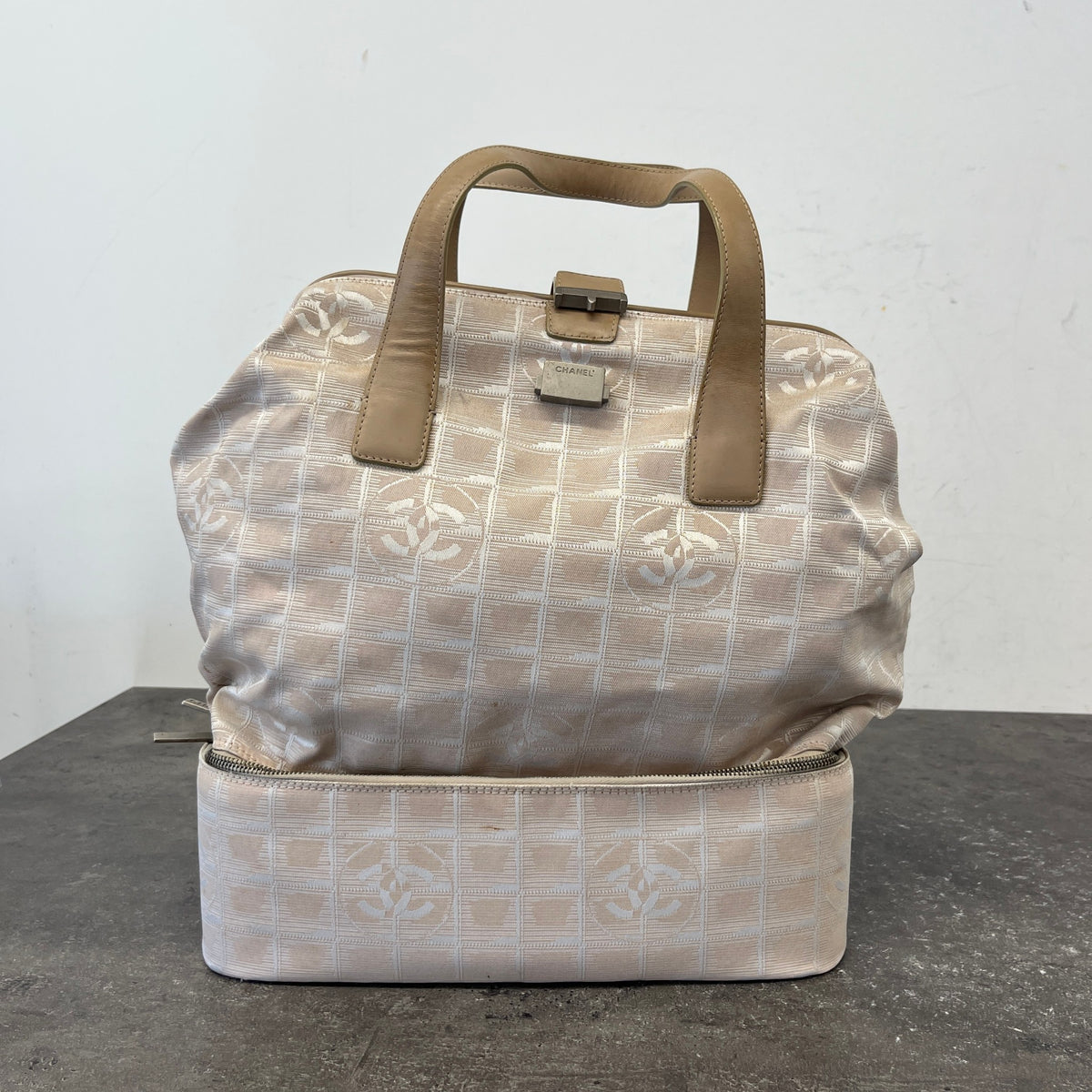 Women's CC Travel Ligne Frame Travel Bag Beige - Photo 13