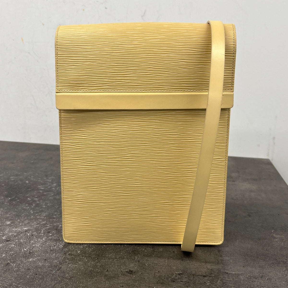 Women's Epi Ramatuelle Crossbody Bag Yellow - Photo 13
