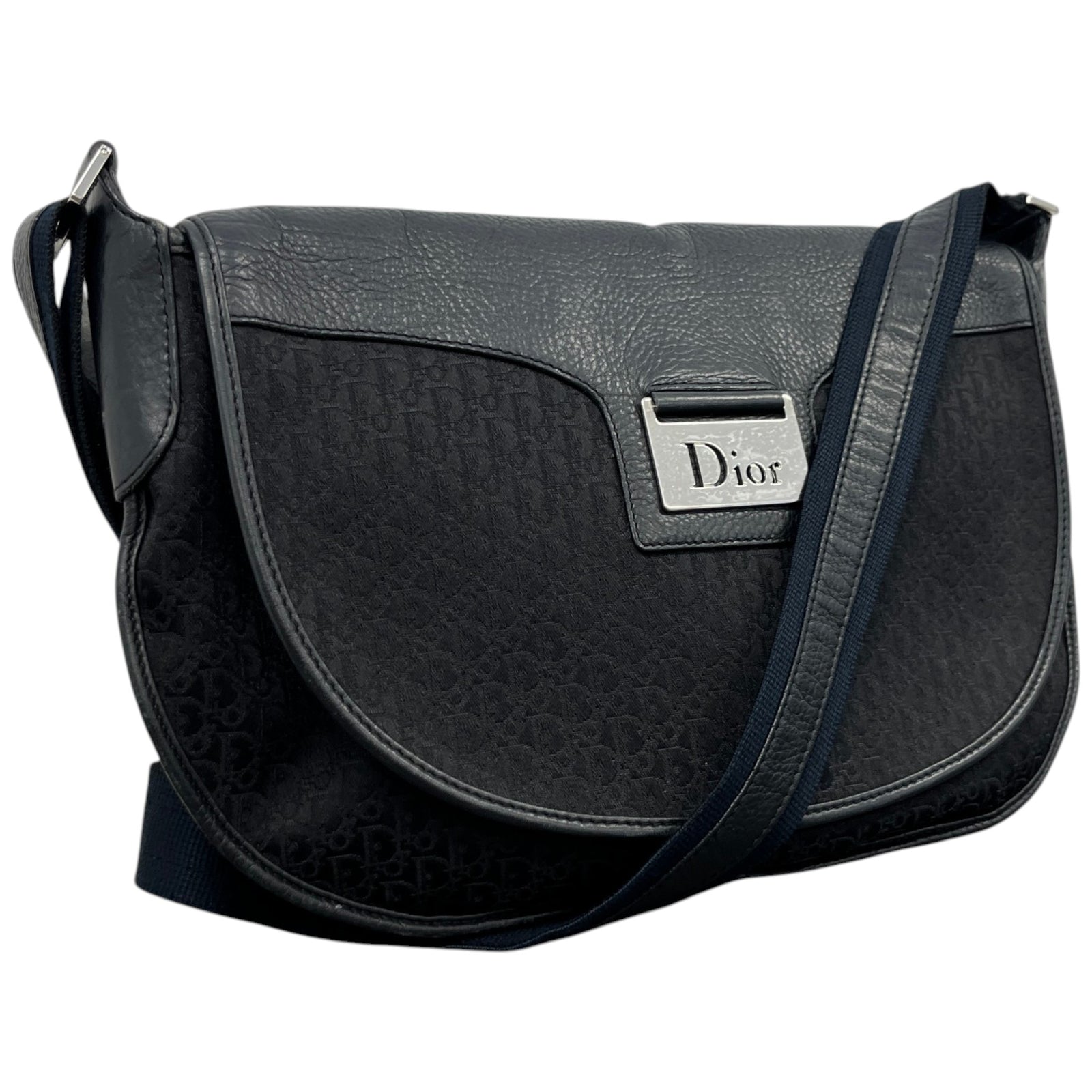 Women's Trotter Street Chic Messenger Bag Black - Photo 4