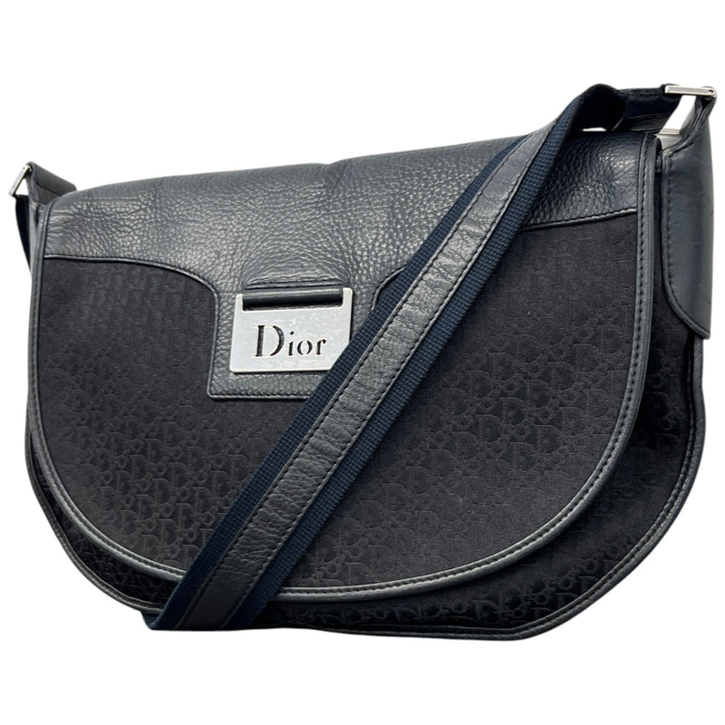 Women's Trotter Street Chic Messenger Bag Black