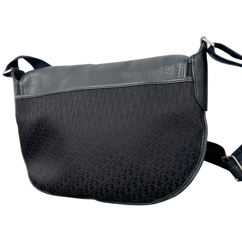 Women's Trotter Street Chic Messenger Bag Black
