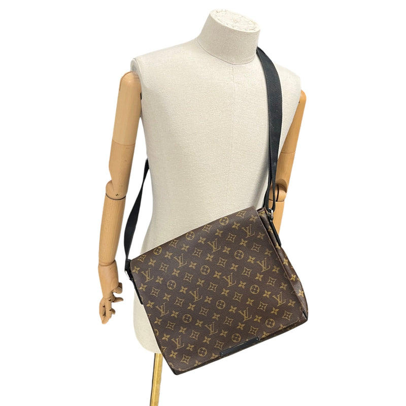 Men's Monogram District Messenger Bag Brown