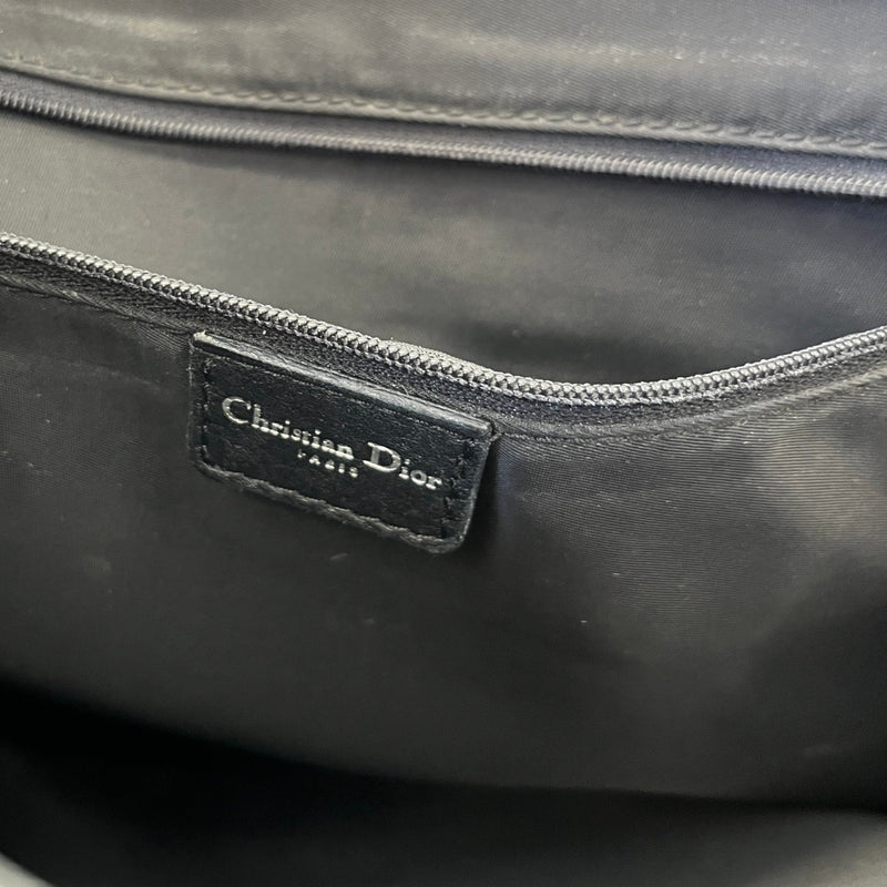 Women's Trotter Street Chic Messenger Bag Black