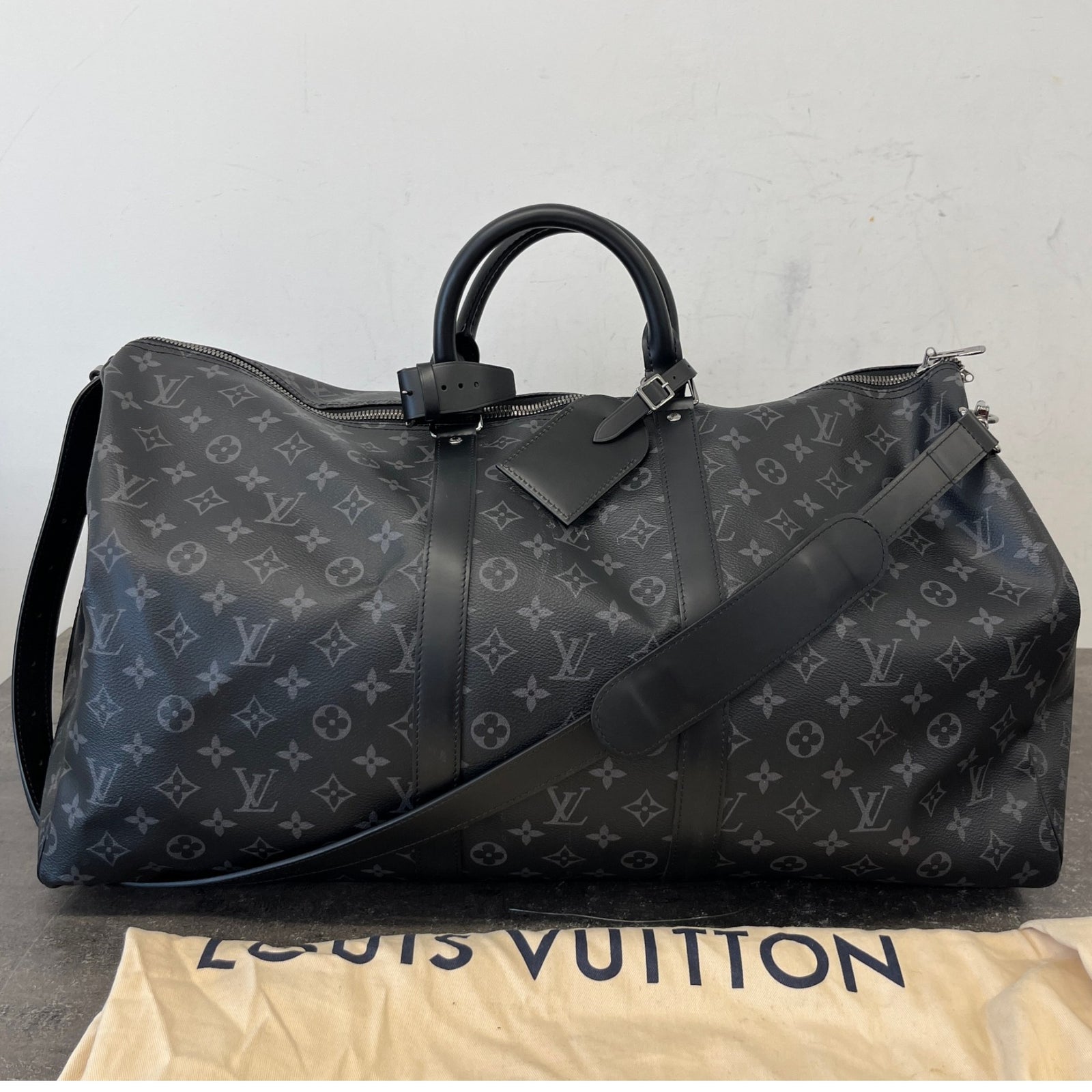 Men's Monogram Eclipse Keepall 55 Bandoulire Bag Black - Photo 12