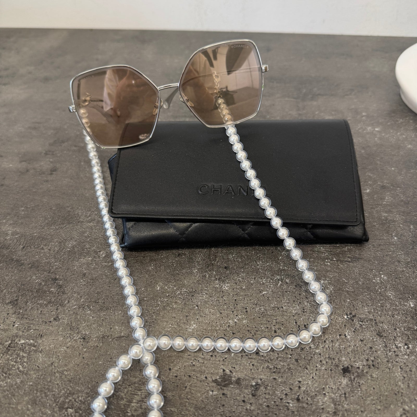 Women's Pearl Chain 4262 Sunglasses Silver - Photo 10