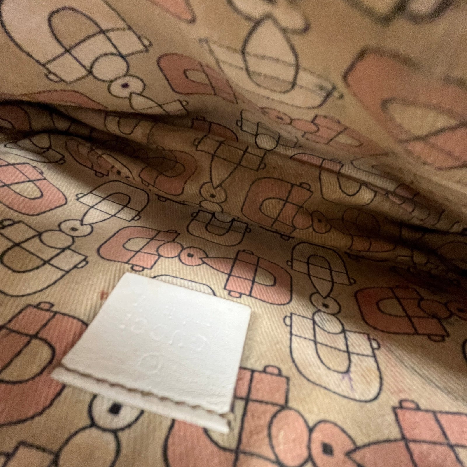 Women's Gg Supreme Shoulder Bag Beige - Photo 11