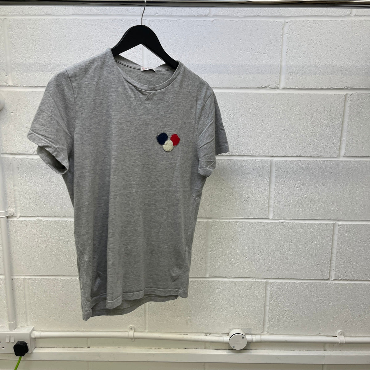 Men's Triple Logo Patch T-Shirt Grey Size M - Photo 7