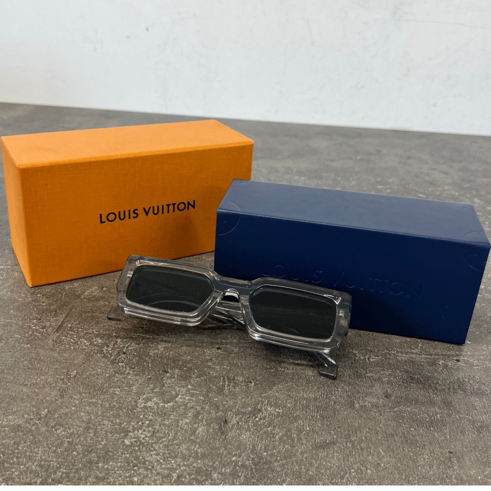 Women's Lv Clash Square Z2076W Sunglasses Grey - Photo 10