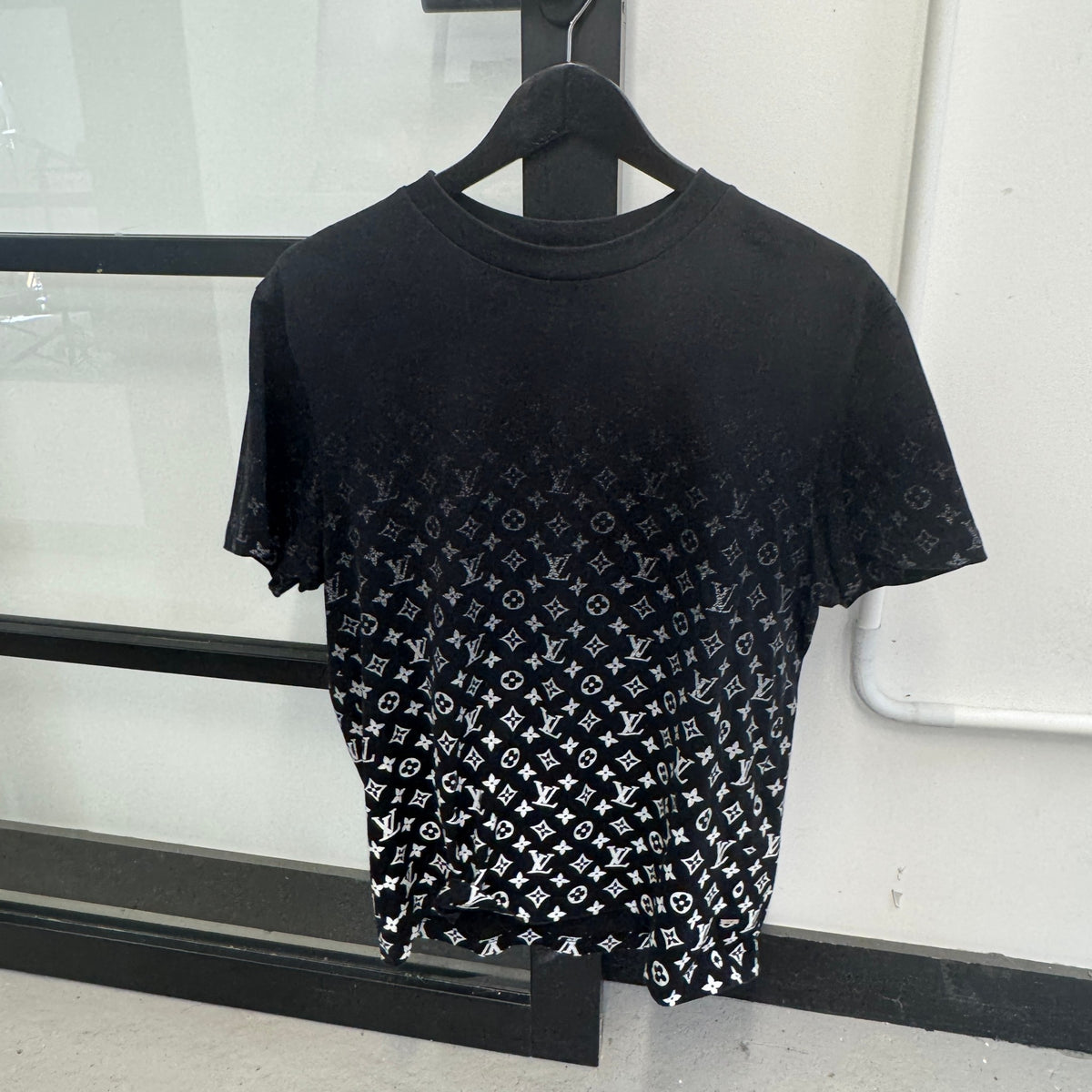 Men's Monogram Gradient T-Shirt Black Size M - Photo 6
