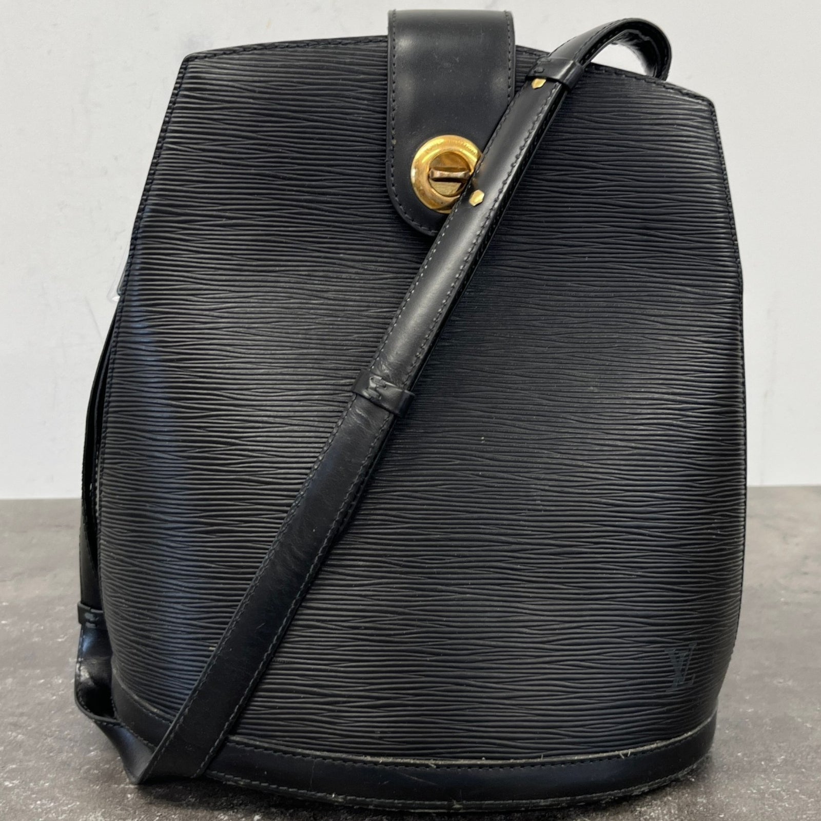 Women's Epi Cluny Shoulder Bag Black - Photo 12