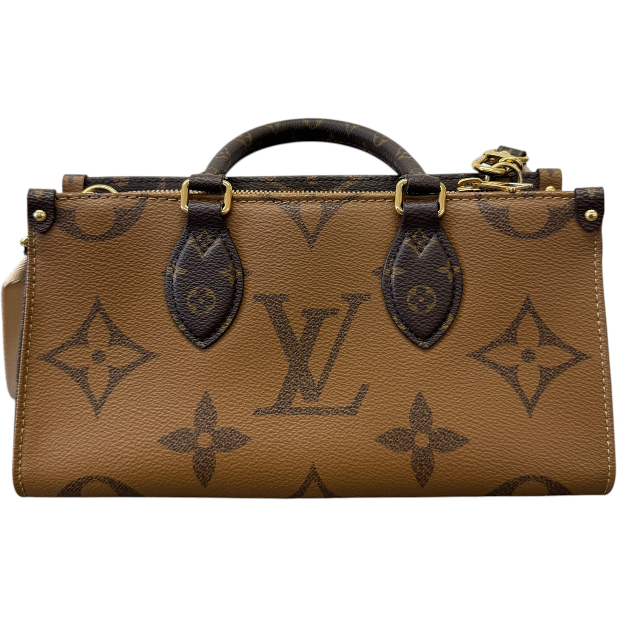 Women's Reverse Monogram On The Go East West Handbag Brown - Photo 6