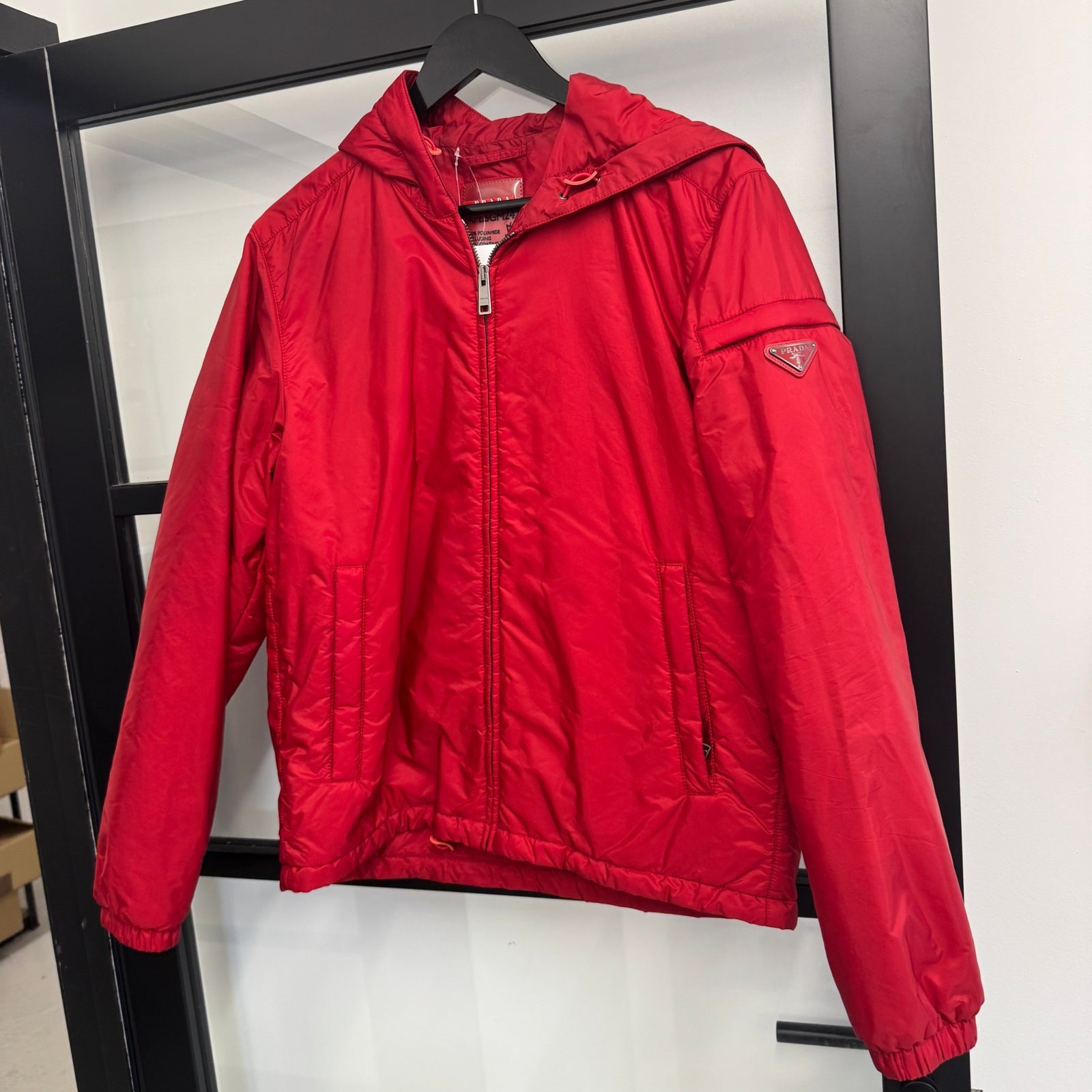 Men's Re-Nylon Plaque Logo Windbreaker Red Size S - Photo 7