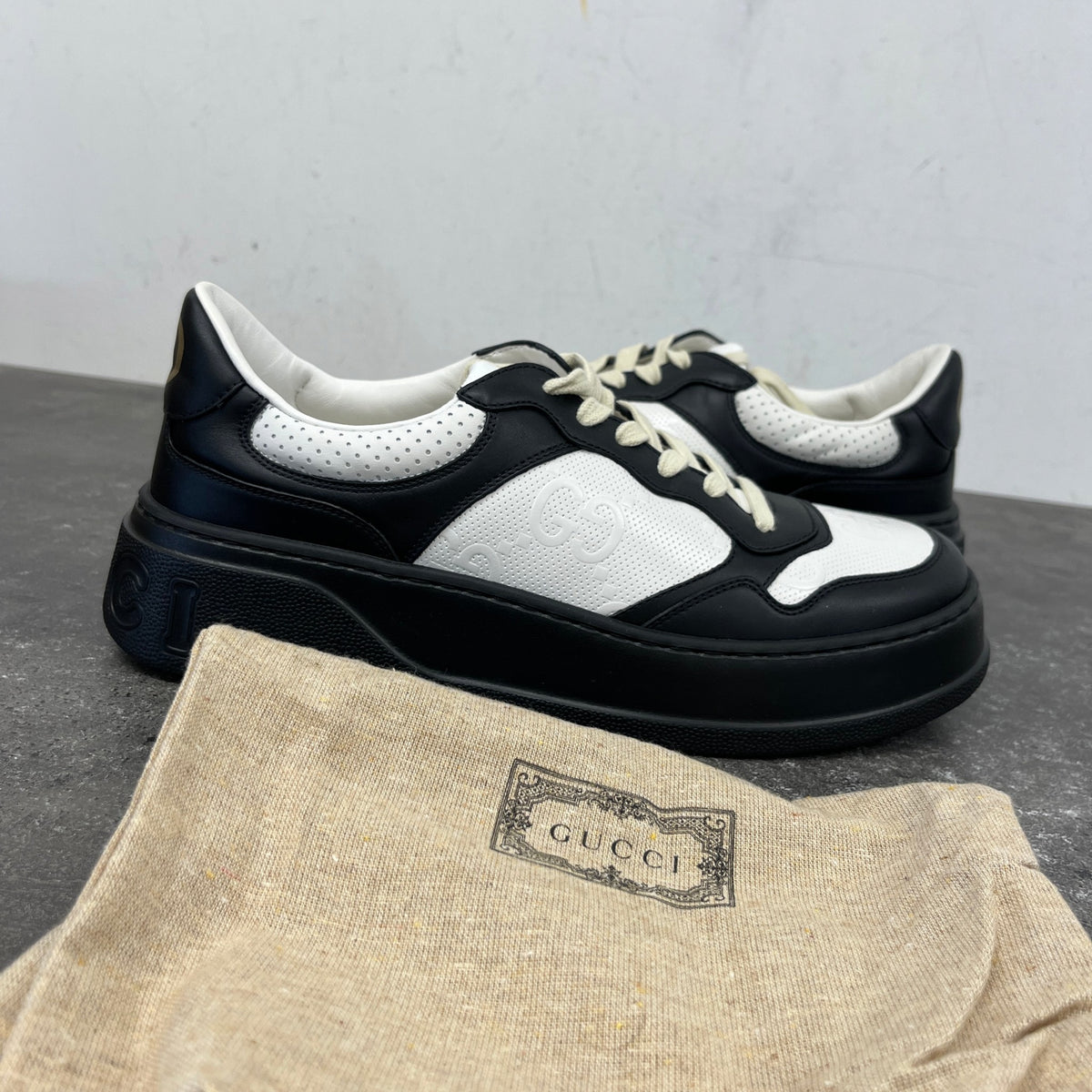 Men's Embossed GG Logo Low Trainers Black Size UK 8 / EU 42 - Photo 12