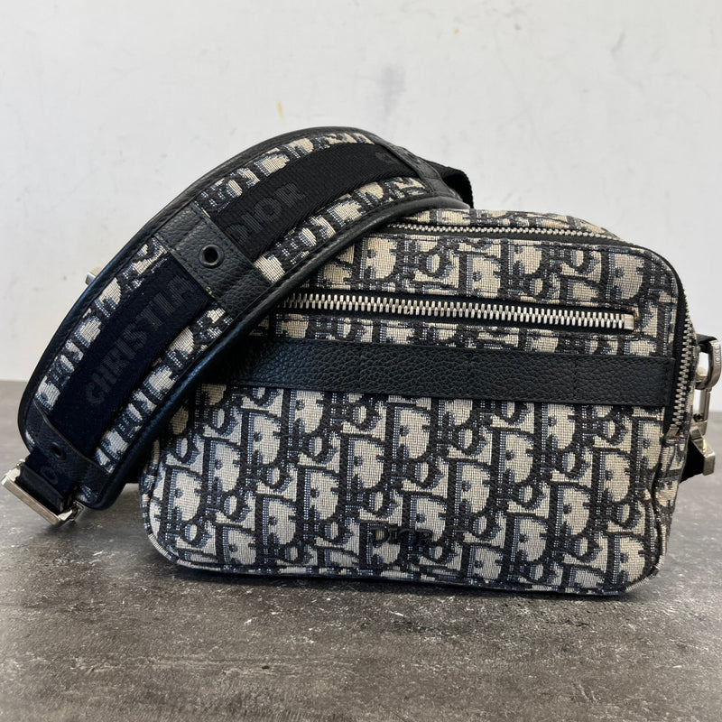 Men's Oblique Safari Messenger Bag Navy