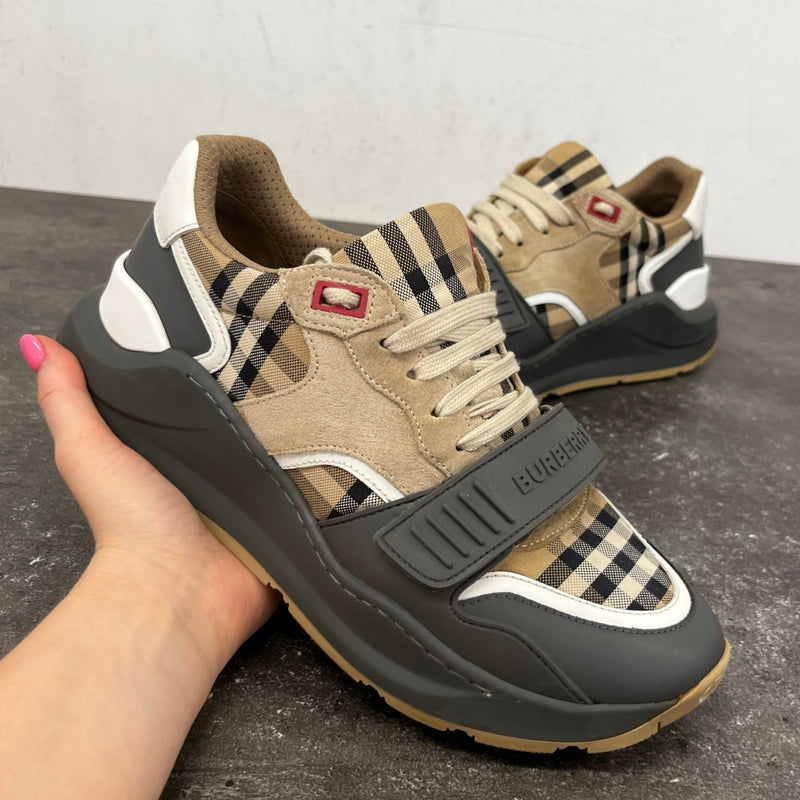 Men's Ramsey Check Low Trainers Beige Size EU 39 / UK 5