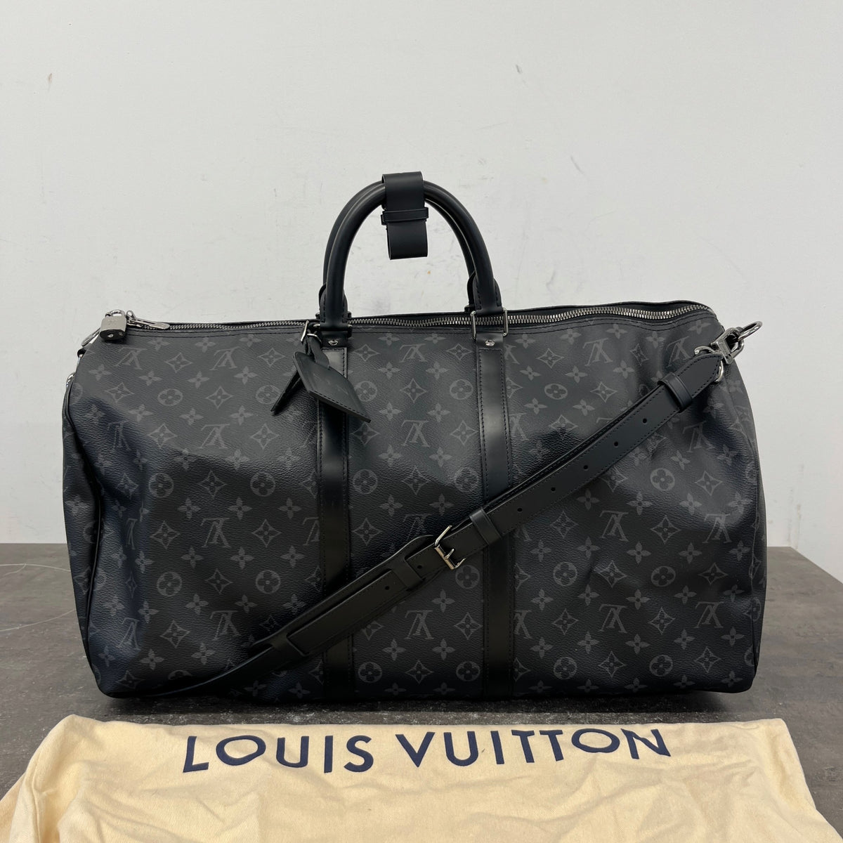 Men's Monogram Eclipse Keepall Bandoulière 55 Travel Bag Black - Photo 16