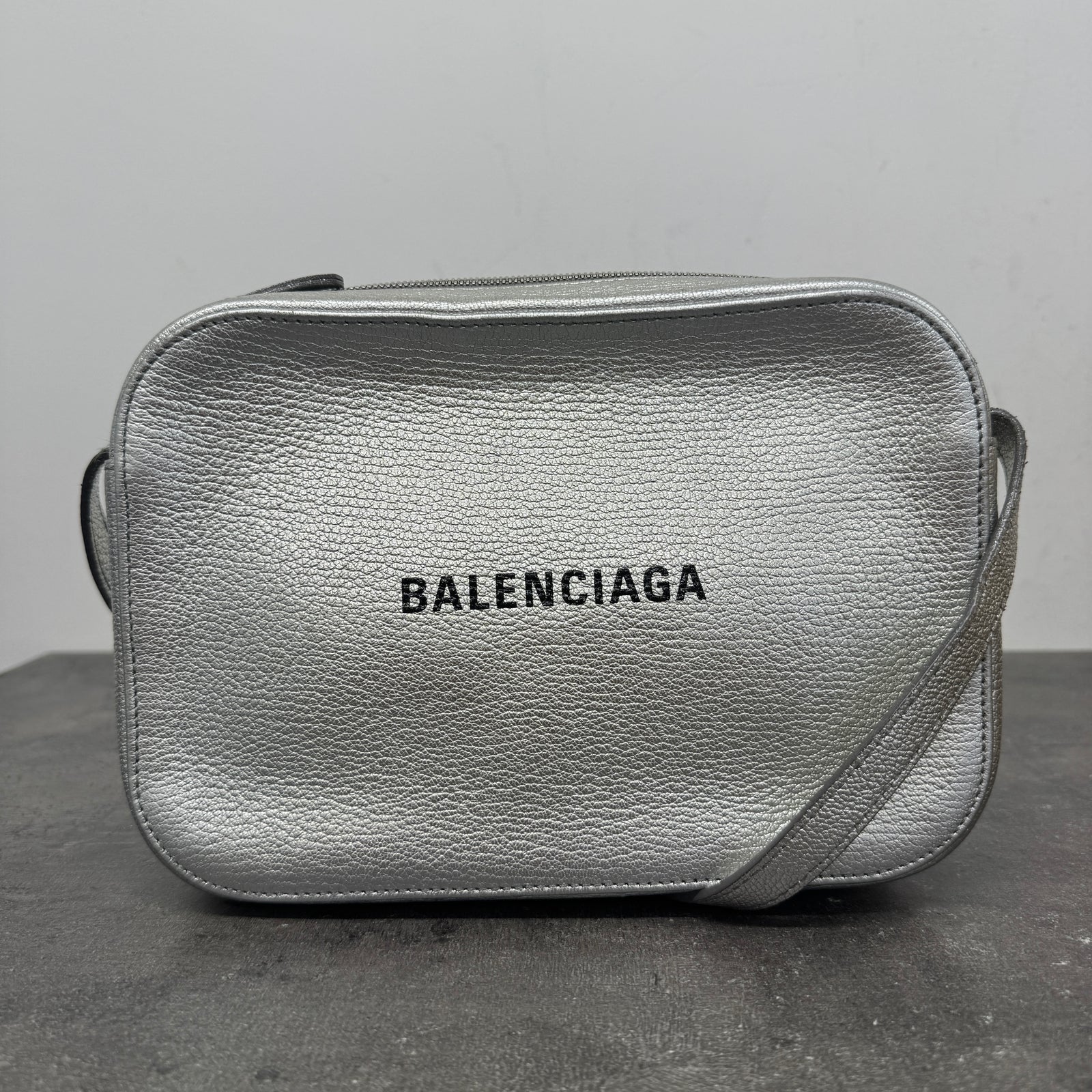 Women's Logo Print Camera Bag Silver - Photo 10